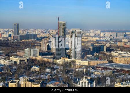 MOSCA, RUSSIA - 14 MARZO 2024. Veduta aerea dei padiglioni della Mostra delle realizzazioni dell' economia Nazionale e la costruzione di Foto Stock