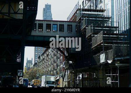 Treno numero 1 sulla W.125th e Broadway a New York Foto Stock