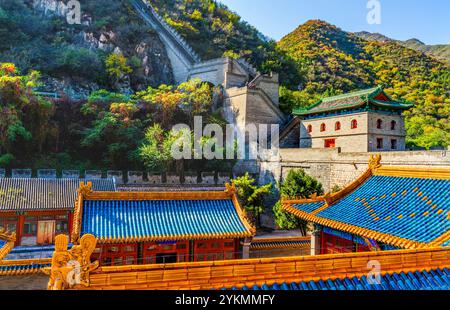 Porta posteriore del Tempio di Zhenwu che risale la grande Muraglia, passo Juyongguan Juyong Pechino Cina. Ingresso settentrionale e sezione muraria più vicina a Pechino. Costruito durante M Foto Stock