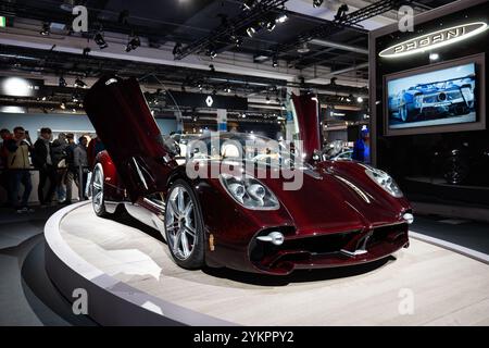 09-11-2024 Zurigo, Svizzera. Pagani Utopia hypercar al Salone dell'auto di Zurigo. Foto Stock