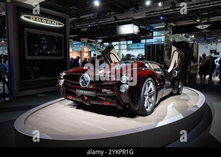 09-11-2024 Zurigo, Svizzera. Pagani Utopia hypercar al Salone dell'auto di Zurigo. Foto Stock