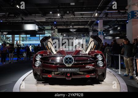 09-11-2024 Zurigo, Svizzera. Pagani Utopia hypercar al Salone dell'auto di Zurigo. Foto Stock