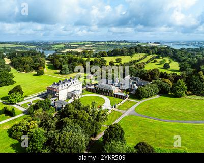 Antony House da un drone, Woodland Garden e Woodland Walk, Torpoint, Cornovaglia, Inghilterra Foto Stock