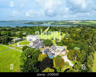 Antony House da un drone, Woodland Garden e Woodland Walk, Torpoint, Cornovaglia, Inghilterra Foto Stock