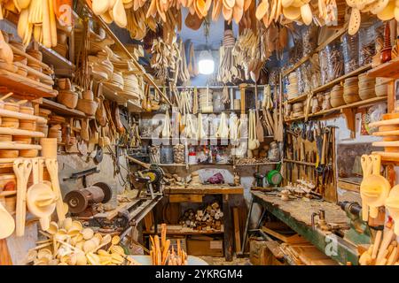 Market Store al coperto da Chefchaouen, Marocco Foto Stock
