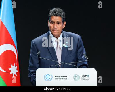 Baku, Azerbaigian, 19 novembre 2024. Surangel Samuel Whipps, Jr., presidente di Palau, rilascia una dichiarazione nazionale durante la ripresa del segmento di alto livello nella sala plenaria di Nizami nella zona blu durante la conferenza delle Nazioni Unite sui cambiamenti climatici COP29, un evento tenuto dall'UNFCCC allo stadio olimpico di Baku. La COP29, in vigore da novembre 11-22, si concentra sulla ricerca di energia pulita per la compensazione delle emissioni di carbonio. Foto Stock