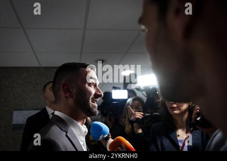 DEN HAAG - Stephan van Baarle (DENK) prima del tempo delle interrogazioni settimanali alla camera dei rappresentanti. ANP RAMON VAN FLYMEN netherlands Out - belgio Out Foto Stock