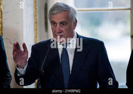 Il ministro degli Esteri italiano Antonio Tajani parla durante la conferenza stampa mentre i ministri degli Esteri europei si riuniscono a Varsavia. Martedì 19 novembre, in occasione dell'anniversario del mille giorno dell'invasione russa dell'Ucraina, i ministri degli Esteri dei più grandi paesi europei, tra cui Francia, Italia, Germania, Polonia e Gran Bretagna (da remoto) si sono incontrati a Varsavia. Il ministro degli Esteri polacco -Radoslaw Sikorski ha tenuto un discorso in questa occasione, dedicato alla sicurezza nella regione. I capi del ministero degli affari esteri hanno discusso della sicurezza, della difesa e del sostegno militare europei all'Ucraina, Foto Stock