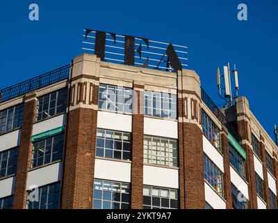 Edificio del tè, uffici e negozi, ristoranti, uso misto, ex magazzino, edificio Net Zero 2030, Shoreditch High Street, Londra, Inghilterra, Regno Unito, GB. Foto Stock