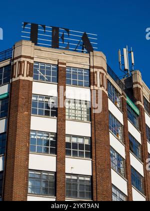 Edificio del tè, uffici e negozi, ristoranti, uso misto, ex magazzino, edificio Net Zero 2030, Shoreditch High Street, Londra, Inghilterra, Regno Unito, GB. Foto Stock