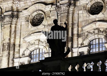 Veduta della Chiesa di corte cattolica di notte, Dresda, Sassonia, Germania, Europa Foto Stock