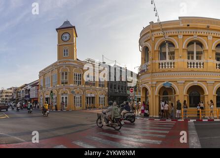 Un'immagine dell'edificio giallo del Museo Phuket nella città vecchia di Phuket Foto Stock