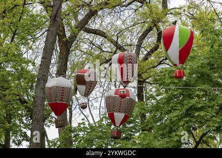 Un'immagine di palloncini colorati che decorano l'Isola Margherita Foto Stock