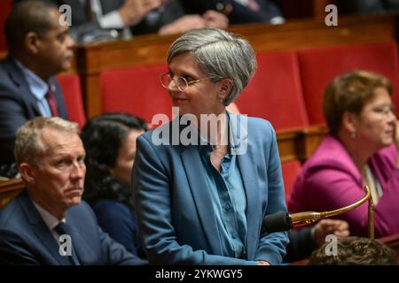 Parigi, Francia. 19 novembre 2024. Il deputato francese del gruppo "ecologista e sociale" Sandrine Rousseau, durante una sessione di interrogazioni rivolte al governo all'Assemblea nazionale di Parigi del 19 novembre 2024. Foto di Firas Abdullah/ABACAPRESS. COM credito: Abaca Press/Alamy Live News Foto Stock