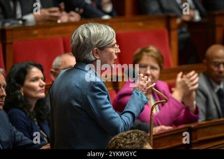 Parigi, Francia. 19 novembre 2024. Il deputato francese del gruppo "Ecologiste et Social" Sandrine Rousseau interviene durante una sessione di interrogazioni rivolte al governo all'Assemblea nazionale di Parigi il 19 novembre 2024. Foto di Firas Abdullah/ABACAPRESS. COM credito: Abaca Press/Alamy Live News Foto Stock