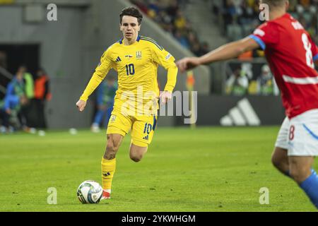 WROCLAW, POLONIA - 14 OTTOBRE 2024: Partita della UEFA Nations League Ucraina - Cechia. In azione Mykola Shaparenko (L) Foto Stock