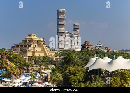 Un'immagine dell'attrazione Leap of Faith al parco divertimenti Aquaventure Waterpark e all'Atlantis The Royal Hotel Foto Stock