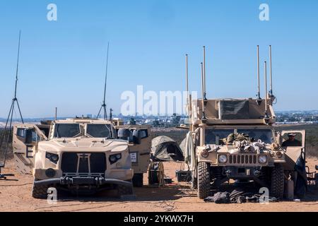 San Diego, Stati Uniti. 22 ottobre 2024. La tecnologia Marine Corps Communications è stata istituita nella zona selvaggia orientale della Marine Corps Air Station Miramar, appena a est della superstrada i-15 per un esercizio di addestramento, il 22 ottobre 2024. (Matthew Bowler/KPBS/SIPA USA) **NESSUNA VENDITA A SAN DIEGO-SAN DIEGO OUT** credito: SIPA USA/Alamy Live News Foto Stock