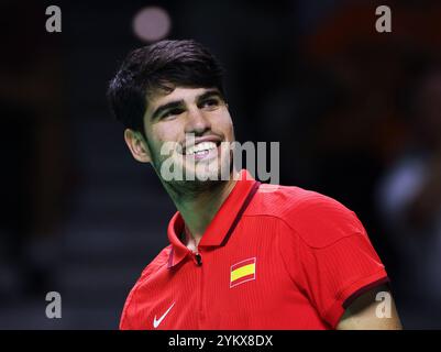 Malaga, Regno Unito. 19 novembre 2024. Carlos Alcaraz, in azione durante i quarti di finale di Coppa Davis 2024 contro Tallon Griekspoor, olandese, al Palacio de Deportes Jose Maria Martin Carpena Arena di Malaga. Crediti: Isabel Infantes/Alamy Live News Foto Stock