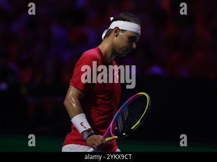 Malaga, Regno Unito. 19 novembre 2024. Rafael Nadal, di Spagna, reagisce ai quarti di finale di Coppa Davis 2024 contro Botic Van De Zandschulp, di Paesi Bassi, al Palacio de Deportes Jose Maria Martin Carpena Arena di Malaga. Crediti: Isabel Infantes/Alamy Live News Foto Stock