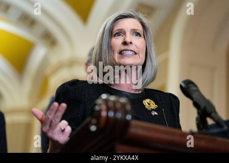 Washington, Stati Uniti. 19 novembre 2024. Il Sen. Joni Ernst, R-IA, parla durante una conferenza stampa dopo i pranzi settimanali del Senato al Campidoglio degli Stati Uniti a Washington, DC, martedì 19 novembre 2024. Foto di Bonnie Cash/UPI credito: UPI/Alamy Live News Foto Stock