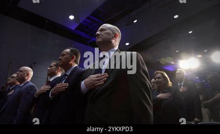 U.S. Customs and Border Protection Senior Official che svolge le funzioni del Commissario Troy A. Miller supervisiona il posizionamento dei colori durante una celebrazione del Veterans Day ospitata dal CBP presso il Ronald Reagan Building a Washington, D.C., 9 novembre 2023. Foto CBP di Glenn Fawcett Foto Stock