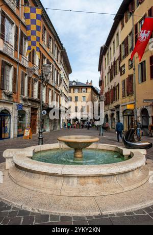 La fontana in Place Saint-Leger a Chambery, Francia Foto Stock