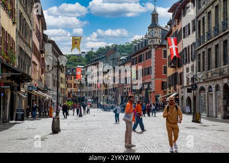 L'Horloge de la Place Saint-Leger. Un punto di riferimento storico a Chambery, una città alpina nel sud-est della Francia e una volta sede del filosofo Rousseau Foto Stock