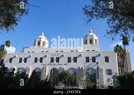 LOS ANGELES, CALIFORNIA - 18 novembre 2024: L'ufficio postale degli Stati Uniti, Los Angeles Terminal Annex, era la struttura centrale di elaborazione della posta per Los Ang Foto Stock