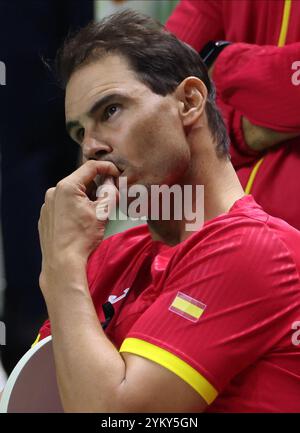 Malaga, Regno Unito. 20 novembre 2024. Rafa Nadal morde le unghie dopo essere stato eliminato dai Paesi Bassi durante la finale di Coppa Davis 2024, al Palacio de Deportes Jose Maria Martin Carpena Arena di Malaga. Crediti: Isabel Infantes/Alamy Live News Foto Stock