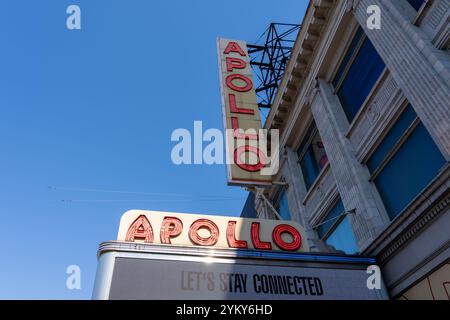 New York City, USA - 19 agosto 2022: Il logo dell'Apollo Theater sull'edificio è visibile a New York City, USA. Foto Stock