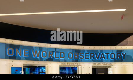 New York City, USA - 19 agosto 2022: Osservatorio in One World Trade Center a Lower Manhattan, New York City, USA. Foto Stock