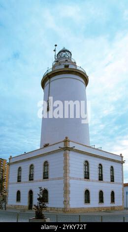 Faro la Farola a Malaga, in Spagna, è alto 21,64 metri o 71 piedi e costruito nel 1816. Foto Stock