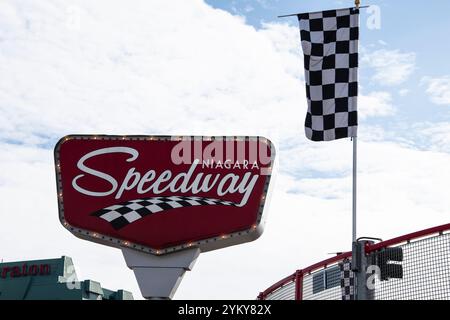 Cartello autodromo Niagara Speedway su Cliffton Hill a Niagara Falls, Ontario, Canada Foto Stock