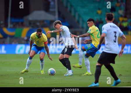 BA - SALVADOR - 11/19/2024 - QUALIFICAZIONI ALLA COPPA DEL MONDO 2026, BRASILE x URUGUAY - Maxi Araujo, giocatore dell'Uruguay durante la partita contro il Brasile allo stadio Arena fonte Nova per il campionato di qualificazione ai Mondiali 2026. Foto: Walmir Cirne/AGIF Foto Stock