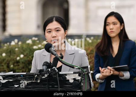 Washington, Stati Uniti. 19 novembre 2024. Anna Kwok, direttrice esecutiva del Hong Kong Democracy Council, con sede a Washington, ha partecipato ad una manifestazione a sostegno di Hong Kong 47 a Capitol Hill, Washington DC, il 19 novembre 2024. Il tribunale di Hong Kong ha condannato 45 figure pro-democrazia a una pena detentiva compresa tra i quattro e i dieci anni, nella più grande azione penale per la sicurezza nazionale della città dall'introduzione della legge nel 2020. (Foto di May Yeung/SOPA Images/Sipa USA) credito: SIPA USA/Alamy Live News Foto Stock