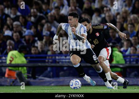 Buenos Aires, Argentina - 19 novembre 2024: L'Argentina ha trionfato sul Perù con un gol decisivo di Lautaro Martinez, assicurandosi la posizione di leader delle qualificazioni alla Coppa del mondo sudamericana al termine dell'anno. Con Lionel messi, il portiere Emiliano 'Dibu' Martinez e altri giocatori stellari sul campo, l'allenatore Lionel Scaloni ha impiegato una strategia offensiva che ha dato i suoi frutti nel secondo tempo. La squadra è ora in attesa di riprendere le partite di qualificazione a marzo. Foto di: UNAR Photo / ALAMY News Foto Stock