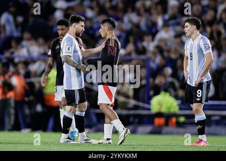 Buenos Aires, Argentina - 19 novembre 2024: L'Argentina ha trionfato sul Perù con un gol decisivo di Lautaro Martinez, assicurandosi la posizione di leader delle qualificazioni alla Coppa del mondo sudamericana al termine dell'anno. Con Lionel messi, il portiere Emiliano 'Dibu' Martinez e altri giocatori stellari sul campo, l'allenatore Lionel Scaloni ha impiegato una strategia offensiva che ha dato i suoi frutti nel secondo tempo. La squadra è ora in attesa di riprendere le partite di qualificazione a marzo. Foto di: UNAR Photo / ALAMY News Foto Stock