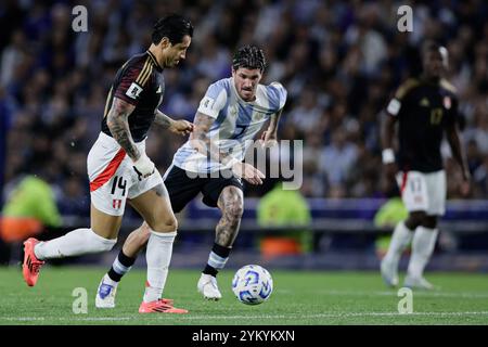 Buenos Aires, Argentina - 19 novembre 2024: L'Argentina ha trionfato sul Perù con un gol decisivo di Lautaro Martinez, assicurandosi la posizione di leader delle qualificazioni alla Coppa del mondo sudamericana al termine dell'anno. Con Lionel messi, il portiere Emiliano 'Dibu' Martinez e altri giocatori stellari sul campo, l'allenatore Lionel Scaloni ha impiegato una strategia offensiva che ha dato i suoi frutti nel secondo tempo. La squadra è ora in attesa di riprendere le partite di qualificazione a marzo. Foto di: UNAR Photo / ALAMY News Foto Stock