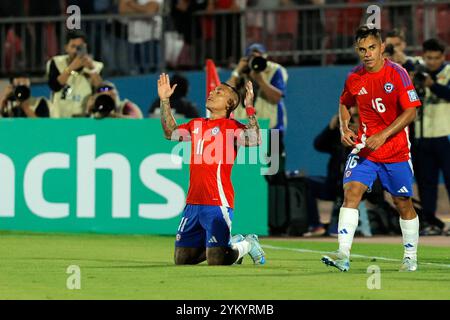 Santiago, Cile - 18 novembre 2024: Il Cile si assicurò una vittoria vitale del 4-2 sul Venezuela, fornendo un sollievo temporaneo per il suo capo-allenatore. Nonostante questa vittoria, il percorso del Cile verso la qualificazione alla Coppa del mondo rimane precario, basandosi su risultati matematici complessi per ottenere un posto nei playoff. Al momento secondo alla fine della classifica, la squadra affronta una dura formazione di avversari nelle prossime partite. Il prossimo turno di qualificazione si svolgerà dopo la pausa di marzo. Foto: Javier Torres/ UNAR Photo / Alamy News Foto Stock