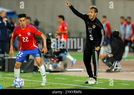 Santiago, Cile - 18 novembre 2024: Il Cile si assicurò una vittoria vitale del 4-2 sul Venezuela, fornendo un sollievo temporaneo per il suo capo-allenatore. Nonostante questa vittoria, il percorso del Cile verso la qualificazione alla Coppa del mondo rimane precario, basandosi su risultati matematici complessi per ottenere un posto nei playoff. Al momento secondo alla fine della classifica, la squadra affronta una dura formazione di avversari nelle prossime partite. Il prossimo turno di qualificazione si svolgerà dopo la pausa di marzo. Foto: Javier Torres/ UNAR Photo / Alamy News Foto Stock