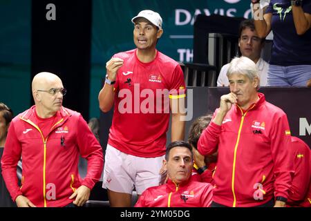 Malaga, Espagne. 20 novembre 2024. Rafael Nadal, spagnolo, sostiene la squadra di doppio durante i quarti di finale di Coppa Davis 2024 tra Paesi Bassi e Spagna al Palacio de Deportes Jose Maria Martin Carpena il 19 novembre 2024 a Malaga, Spagna - foto Jean Catuffe/DPPI Credit: DPPI Media/Alamy Live News Foto Stock