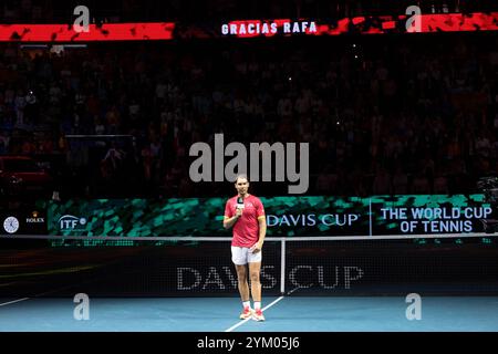 Malaga, Espagne. 20 novembre 2024. Rafael Nadal di Spagna durante la cerimonia di addio dopo il match di quarti di finale di Coppa Davis 2024 tra Paesi Bassi e Spagna al Palacio de Deportes Jose Maria Martin Carpena il 19 novembre 2024 a Malaga, Spagna - foto Jean Catuffe/DPPI Credit: DPPI Media/Alamy Live News Foto Stock