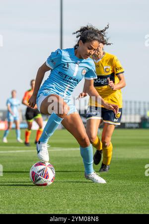 Casey, Australia. 16 novembre 2024. Il City's Lourdes Bosch giocherà con il pallone durante il terzo round della stagione A-League 2024/25 femminile tra Melbourne City e Central Coast Mariners che si terrà a Casey Fields. Punteggio finale 2:2. 16 novembre 2024 Australian Professional Soccer Women's A-League 2024/25 partita del terzo round della stagione tra Melbourne City e Central Coast Mariners. Pareggio 2-2. (Foto di Olivier Rachon/SOPA Images/Sipa USA) credito: SIPA USA/Alamy Live News Foto Stock