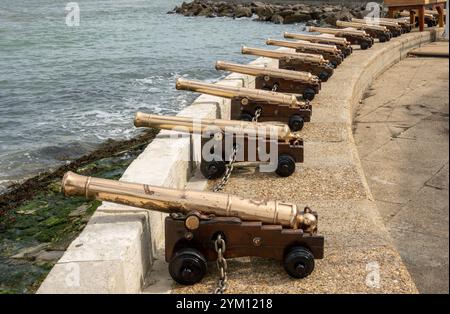 Royal Yacht Squadron Small Combined Canons a Cowes, Isola di Wight, Foto Stock