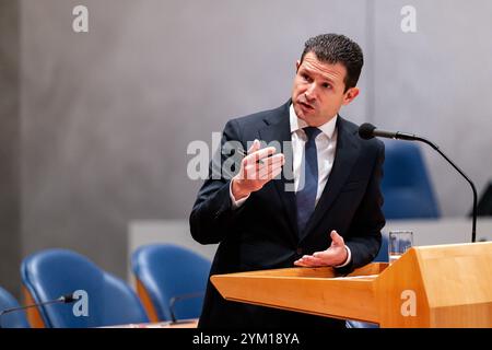 2024-11-19 Dutch Tweede Kamer Plenary Debate DEN HAAG, PAESI BASSI - 19 NOVEMBRE: Ministro Dirk Beljaarts durante il dibattito Plenario al Tweede Kamer il 19 novembre 2024 a Den Haag, Paesi Bassi Den Haag Tweede Kamer Paesi Bassi contenuto non disponibile per la ridistribuzione nei Paesi Bassi direttamente o indirettamente tramite terzi. Copyright: XJohnxBeckmannx Foto Stock