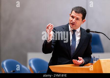 2024-11-19 Dutch Tweede Kamer Plenary Debate DEN HAAG, PAESI BASSI - 19 NOVEMBRE: Ministro Dirk Beljaarts durante il dibattito Plenario al Tweede Kamer il 19 novembre 2024 a Den Haag, Paesi Bassi Den Haag Tweede Kamer Paesi Bassi contenuto non disponibile per la ridistribuzione nei Paesi Bassi direttamente o indirettamente tramite terzi. Copyright: XJohnxBeckmannx Foto Stock