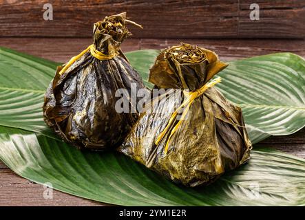 Il tamal è un alimento di origine precolombiana - Tolima, Colombia. Foto Stock