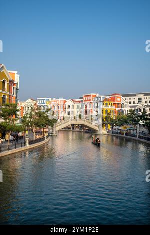 Lungo il fiume Venezia all'isola Vinpearl Grand World Phu Quoc in Vietnam Foto Stock
