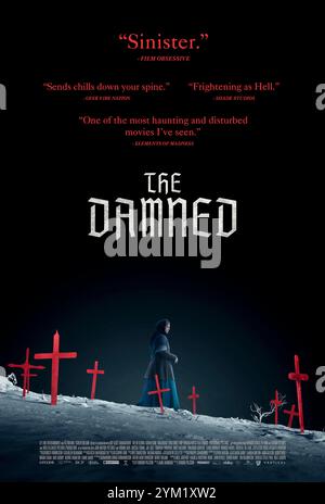 The Damned (2024) diretto da Victor Gojcaj e interpretato da Odessa A'zion, Alexis Knapp e Mena Suvari. Una vedova del XIX secolo deve fare una scelta impossibile quando, durante un inverno particolarmente crudele, una nave straniera affonda al largo della costa del suo villaggio di pescatori islandese. USA SOLO PER USO EDITORIALE DI un foglio di poster. Credito: BFA / verticale Foto Stock